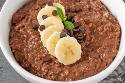 choco:MAGIC Porridge lässt dich nussig lecker mit dem besonderen Nährstoffplus, für mehr Energie und Zellreinigung in den Tag starten.