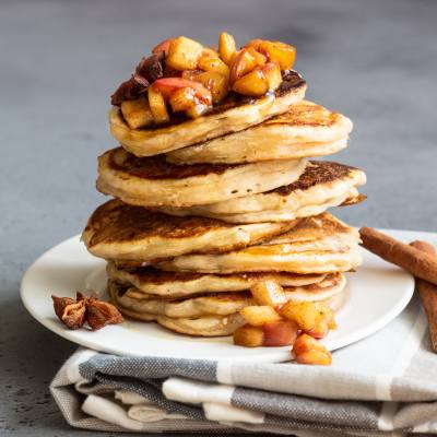 Fluffige Pancakes mit Apfelkompott