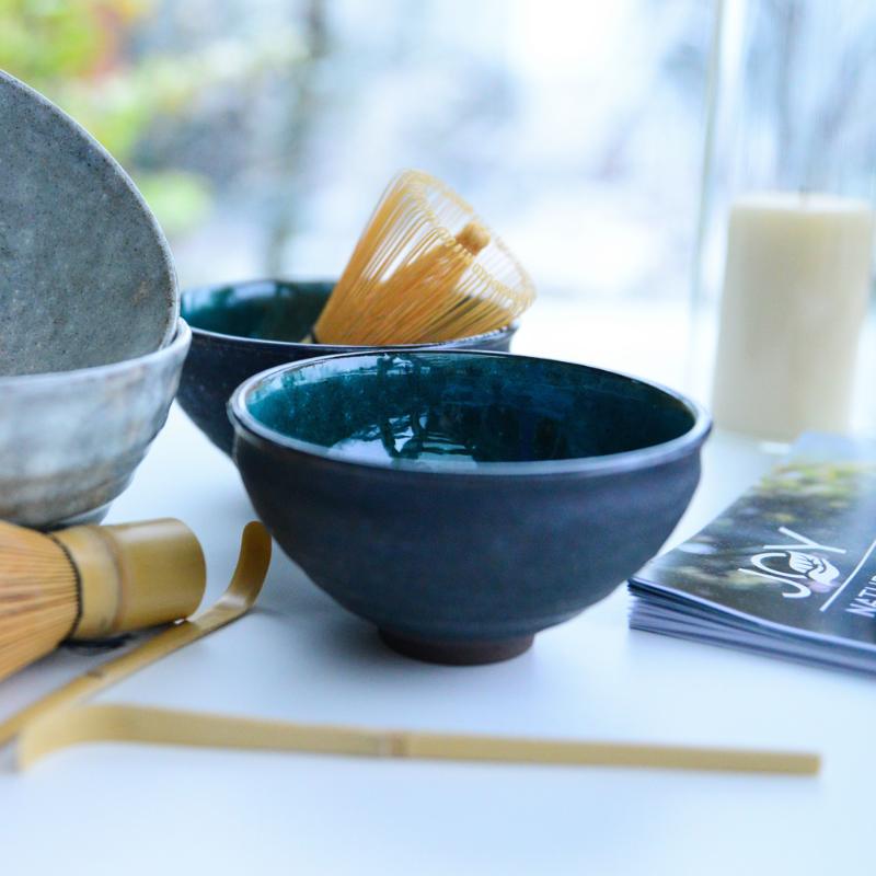 Matcha bowl, dark, inside Petrolf -color